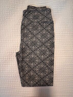 LuLaRoe Black and White Patterned Leggings